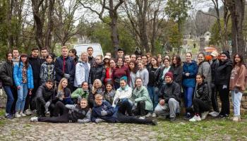 Молодежь Пятигорска завершила серию осенних субботников на территории Некрополя
