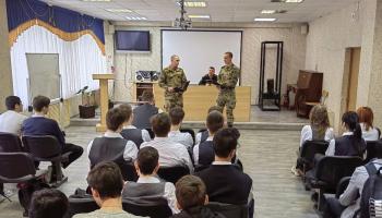Военнослужащие войсковой части Росгвардии провели урок мужества для школьников Пятигорска